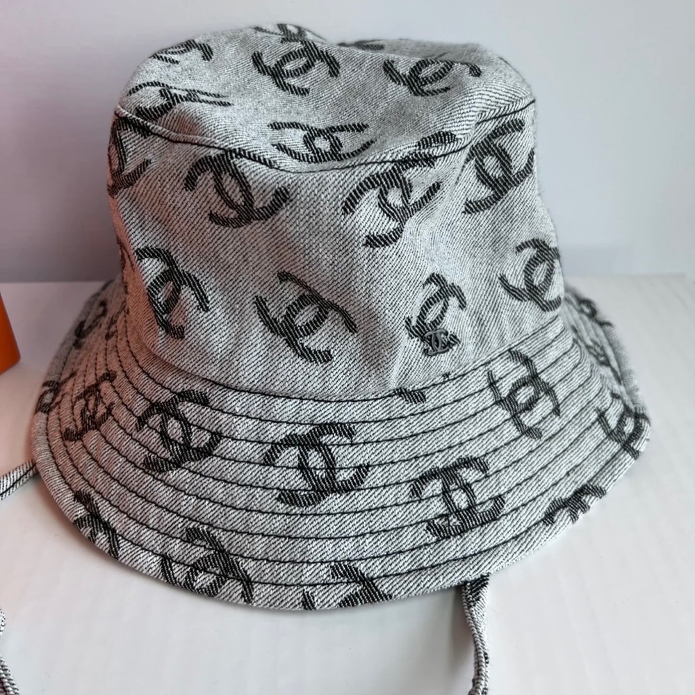 Chanel Classic CC logo Gray Bucket Hat - New without Tag Size.Medium